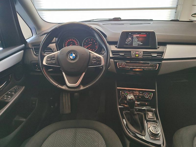 BMW Řada 2 (2017) 220i Gran Tourer (141kW/192k) - fotka 11 z 27