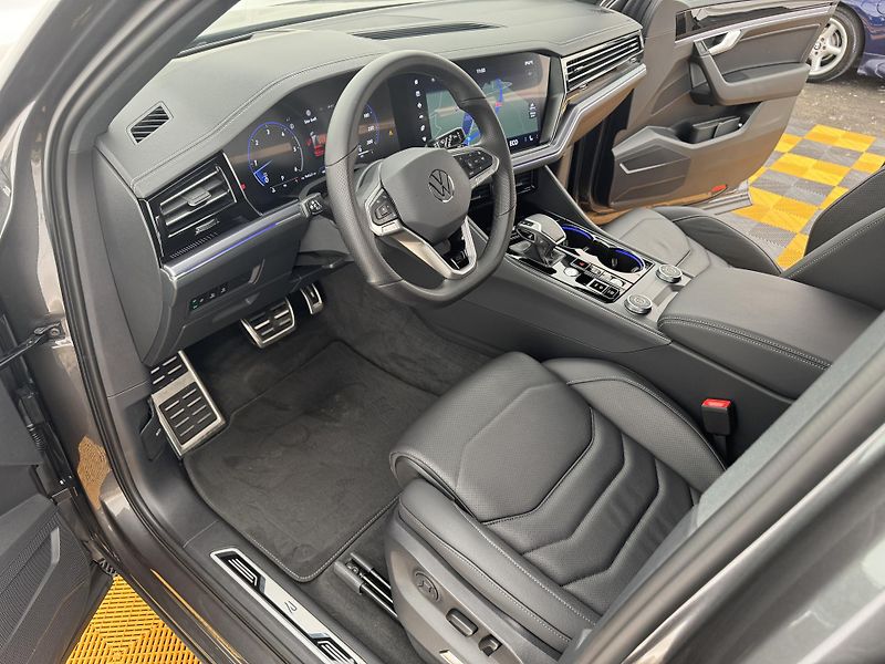 Volkswagen Touareg 3.0Tdi*1-MAJ*DPH*R-LINE*HUD* - fotka 8 z 47