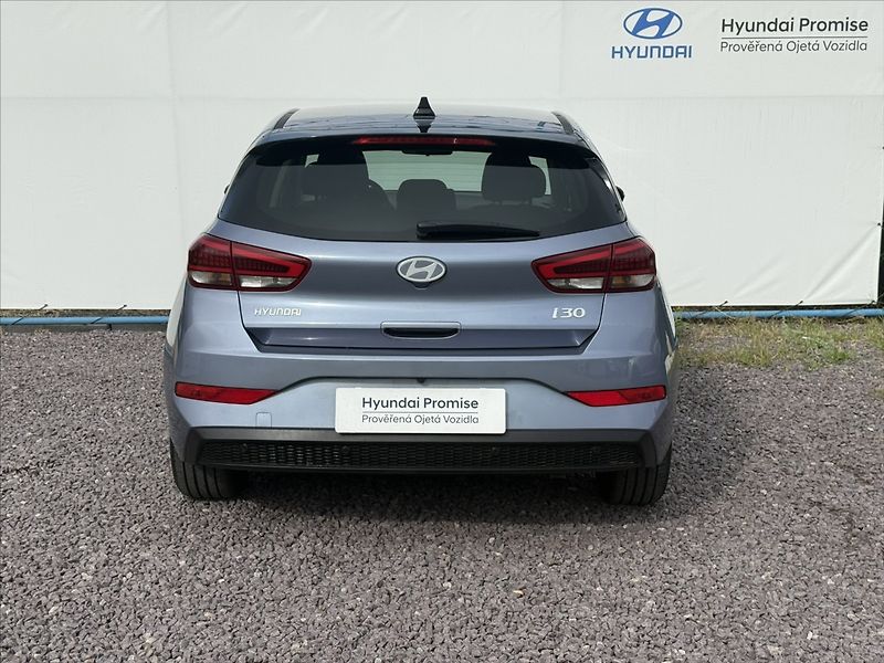 Hyundai i30 1,5 CVVT 71kW Family - fotka 23 z 24