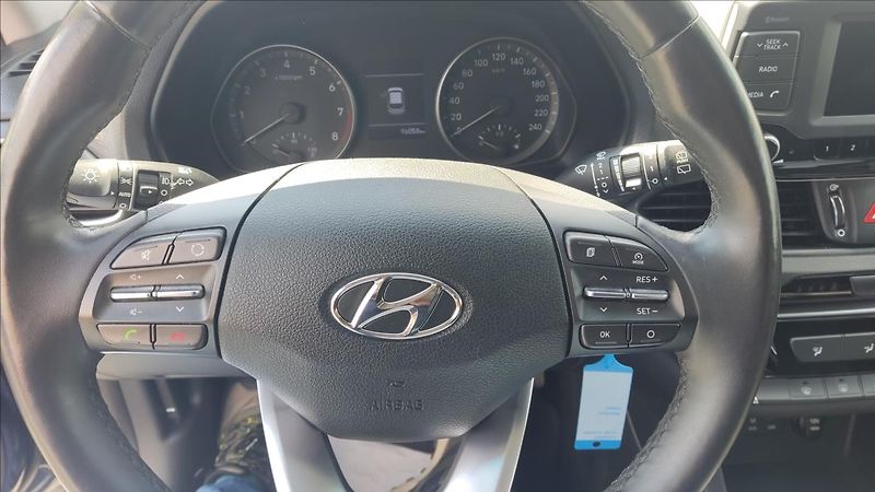 Hyundai i30 1,0 T-GDI TRIKOLOR COMFORT - fotka 10 z 17