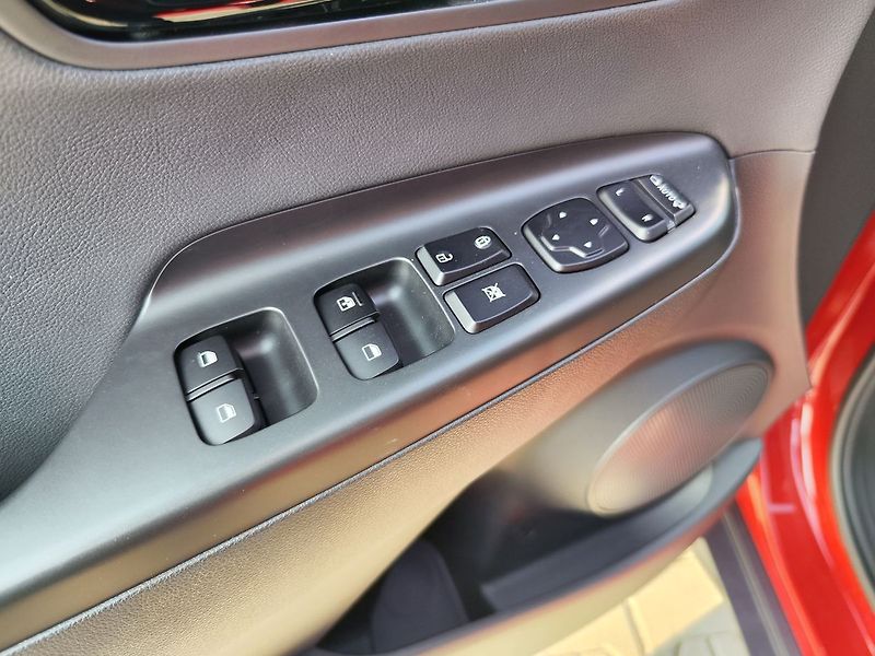 Hyundai Kona 1.0 T-GDI/88kW Premium Red - fotka 29 z 33