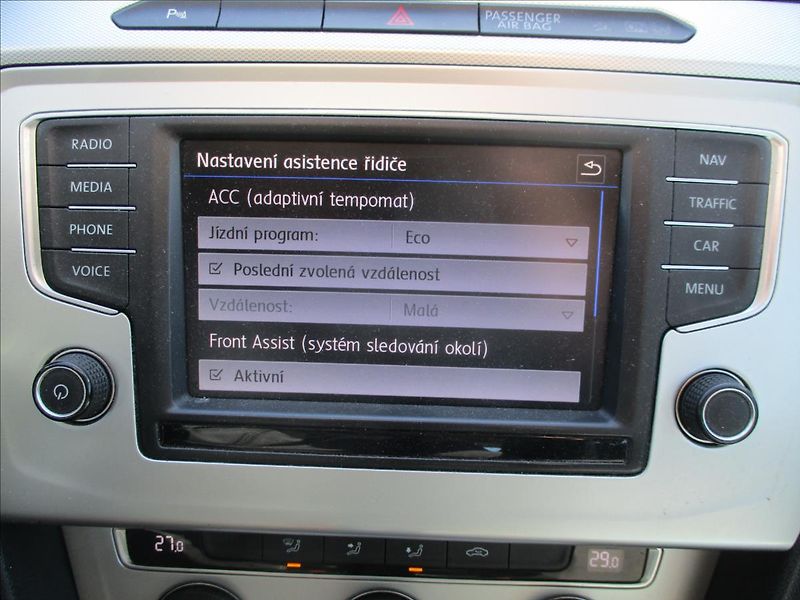 Volkswagen Passat 2,0 TDi 110kw Radar DSG GPS Hi - fotka 20 z 43