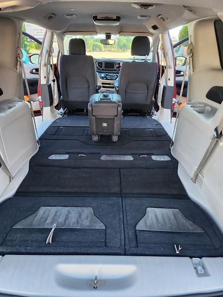 Chrysler Pacifica (2018)  Touring L, 8 míst, LPG, TZ - fotka 25 z 38