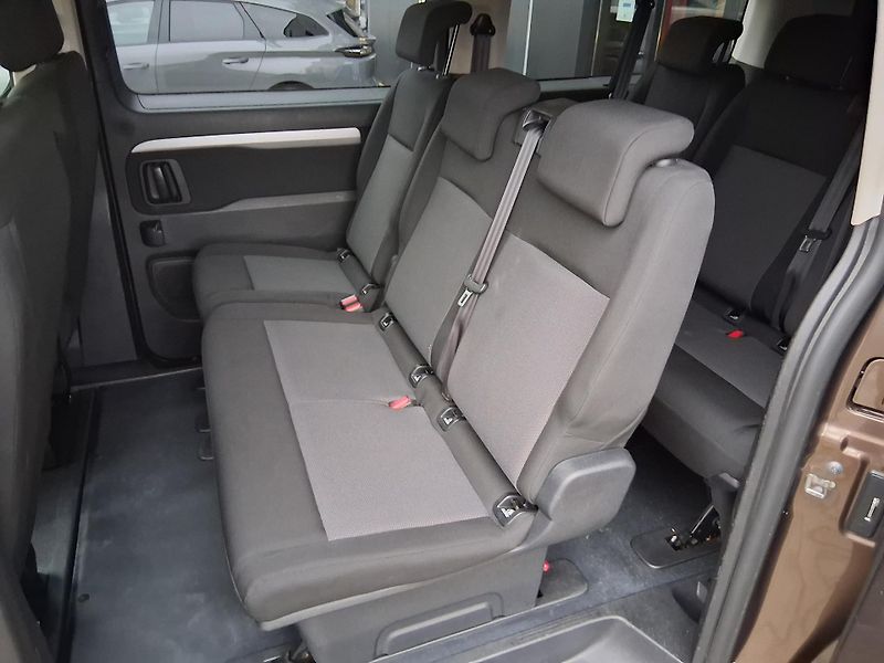 Toyota ProAce Verso SHUTTLE 2.0 D-4D 130 kW 8 míst - fotka 5 z 20