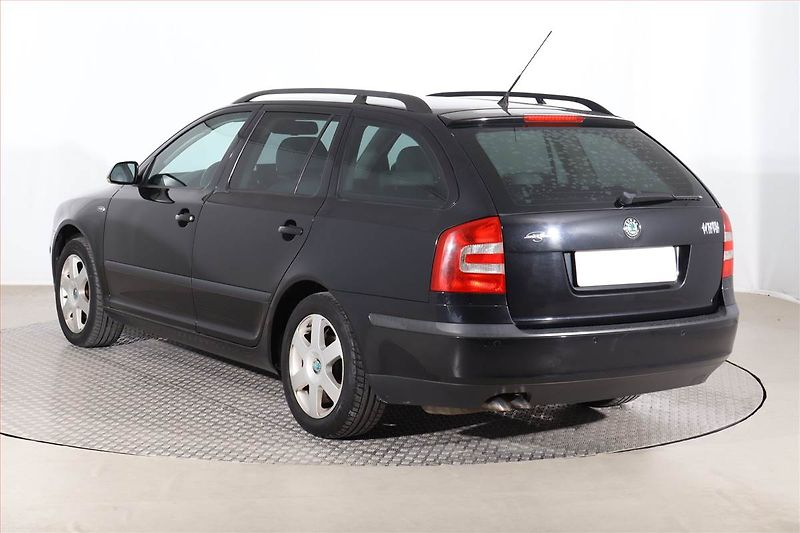 Škoda Octavia (2008) Laurin&Klement 2.0 TDI - fotka 4 z 24