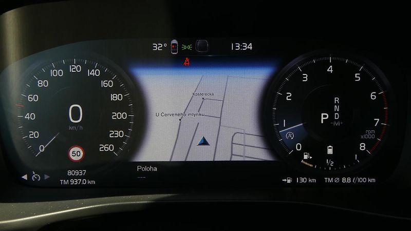 Volvo XC40 B4 mHEV AWD aut. Momentum Pro - fotka 13 z 22