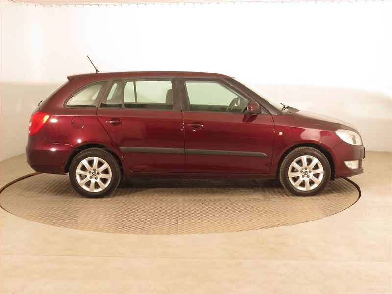Škoda Fabia (2012) 1.2 TSI, Serv.kniha - fotka 6 z 15
