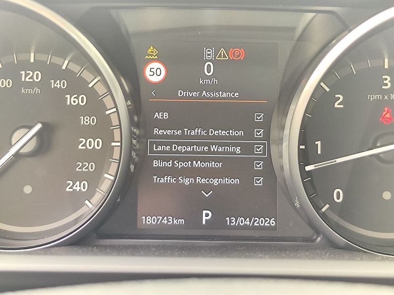 Land Rover Discovery 3.0 Td6 HSE/190kW Pano 7.míst - fotka 23 z 38