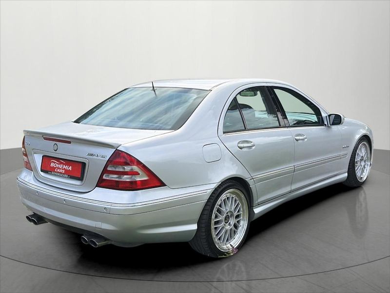 Mercedes-Benz Třídy C 5,5 V8 270 Kw C 55 AMG automat - fotka 7 z 33