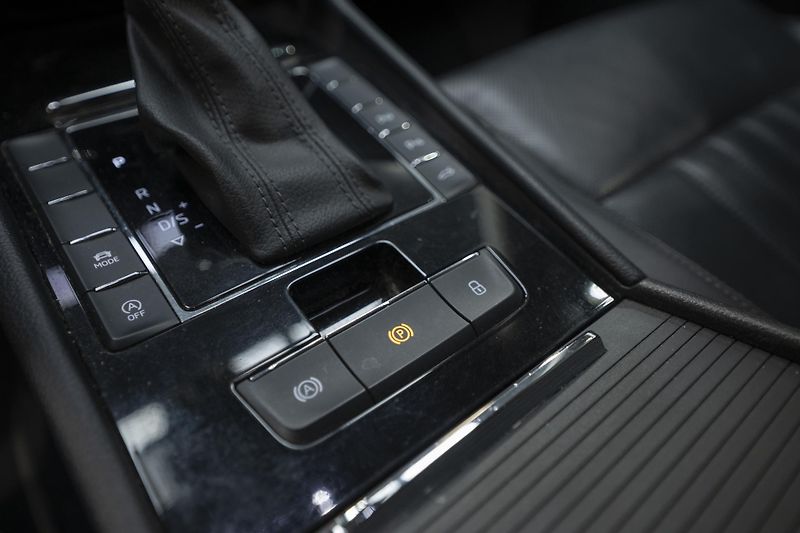 Škoda Superb 2.0 TDI 110 kW L&K - fotka 16 z 36