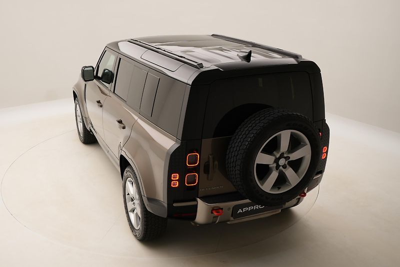 Land Rover Defender 110 D300 X AWD AUT CZ - fotka 17 z 55