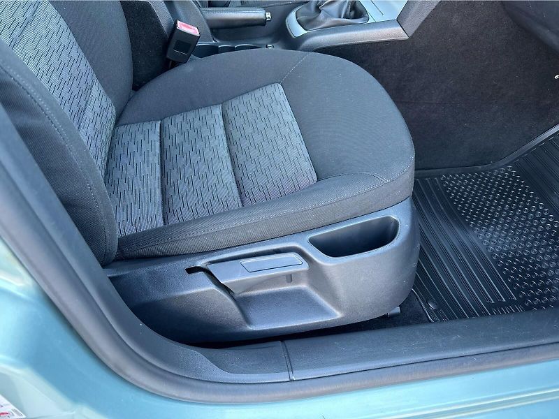 Škoda Octavia 1.6 MPi 75kW Ambiente Plus - fotka 24 z 29