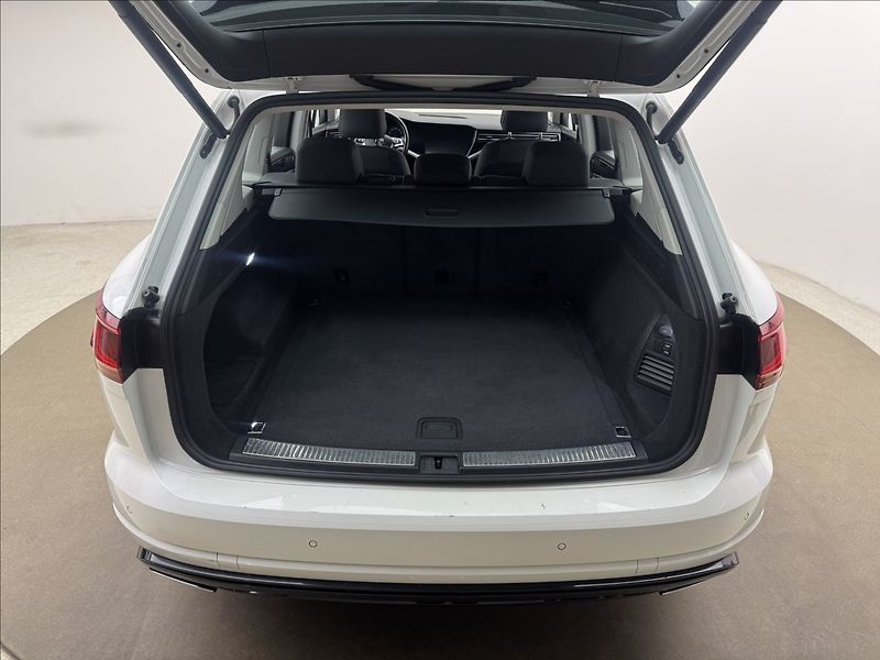 Volkswagen Touareg 3,0 R-LINE VZDUCH NV MATRIX ČR - fotka 48 z 48