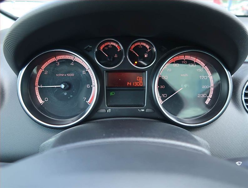 Peugeot 308 (2014) 1.6 VTi, po STK, jezdí výborně - fotka 11 z 14