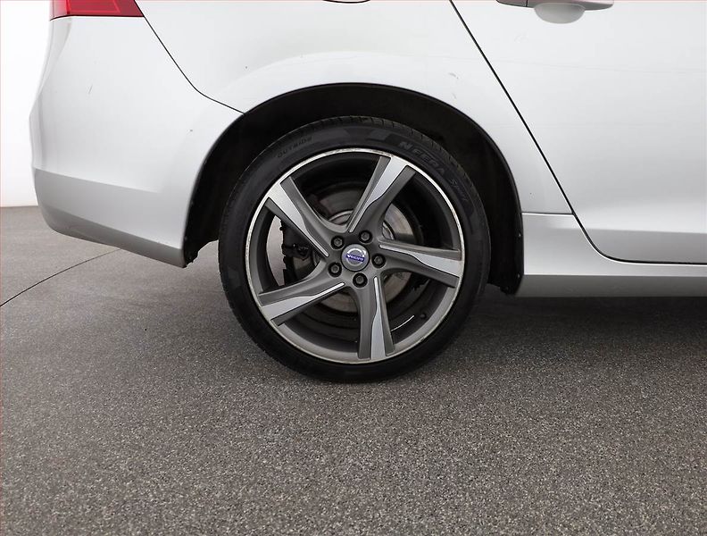 Volvo V60 (2017) D3 2.0, Automat, Serv.kniha - fotka 17 z 17