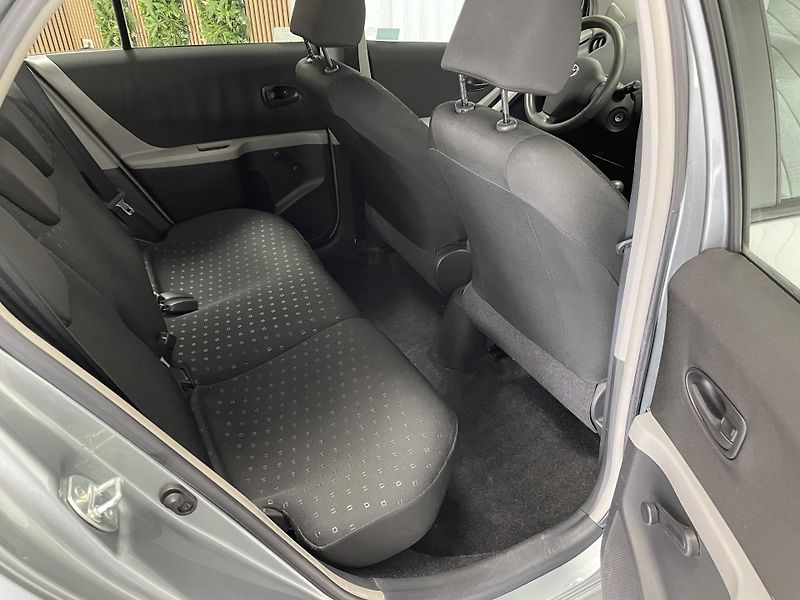 Toyota Yaris 1.0 i ČR 1.MAJ. AC  REZERVACE - fotka 14 z 22