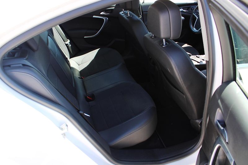 Opel Insignia (2011) REZERVACE - fotka 12 z 16