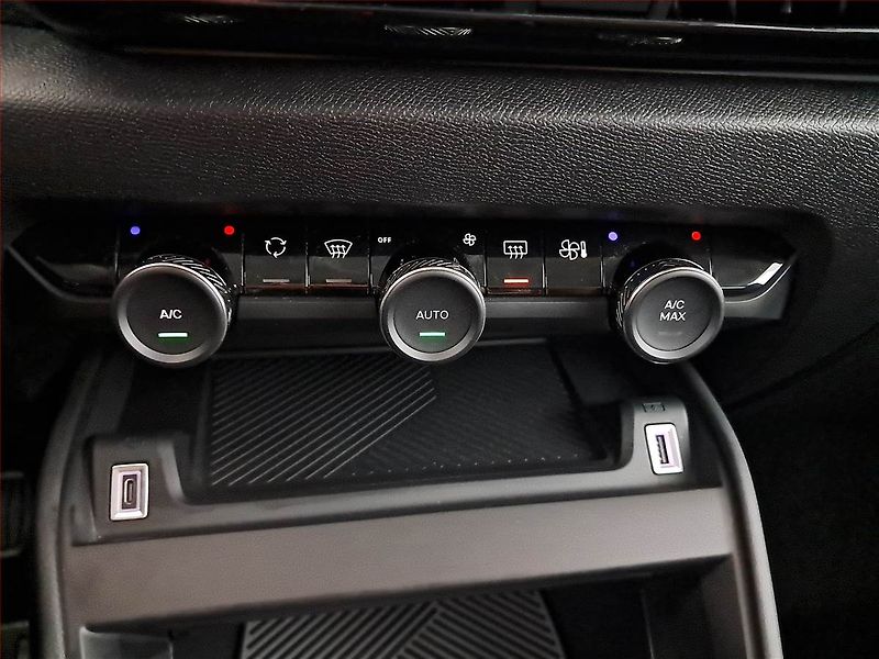 Citroën C4 (2022) 1.2 PureTech, ČR,1.maj - fotka 20 z 24