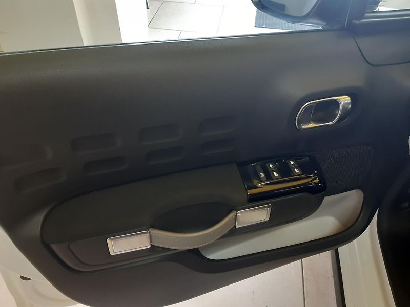 Citroën C3 1.2 i PureTech DigiKlima - fotka 17 z 22