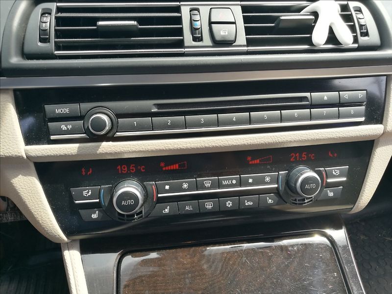 BMW Řada 5 3,0 d M paket - fotka 11 z 26