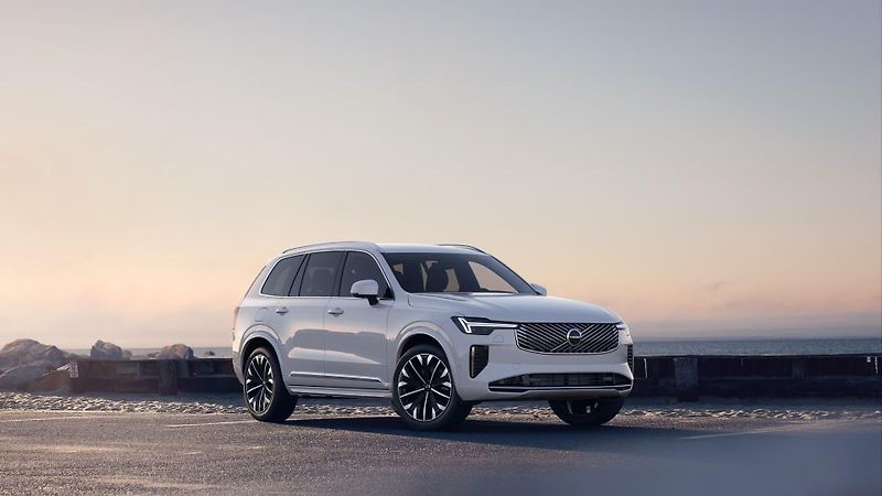 Volvo XC90 (2026) T8 AWD RECHARGE BRIGHT PLUS 7m - fotka 2 z 11