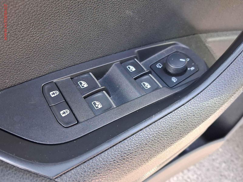 Škoda Karoq (2018) 1.5 TSi, 2.maj,ČR, Style - fotka 13 z 21