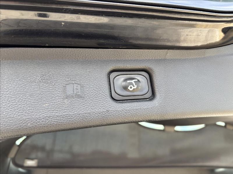 Ford S-MAX 2,5 HEV 140kW Titanium - fotka 15 z 47