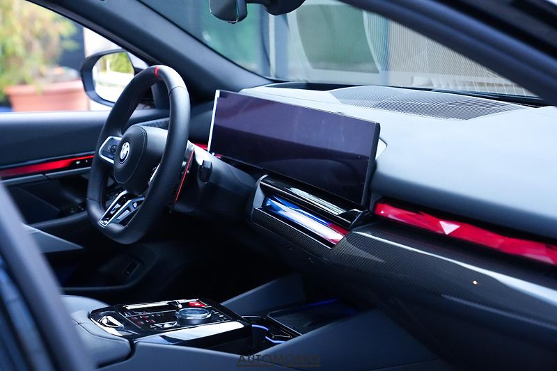 BMW M5 (2026) Touring xDrive M Drive,Pano - fotka 11 z 36