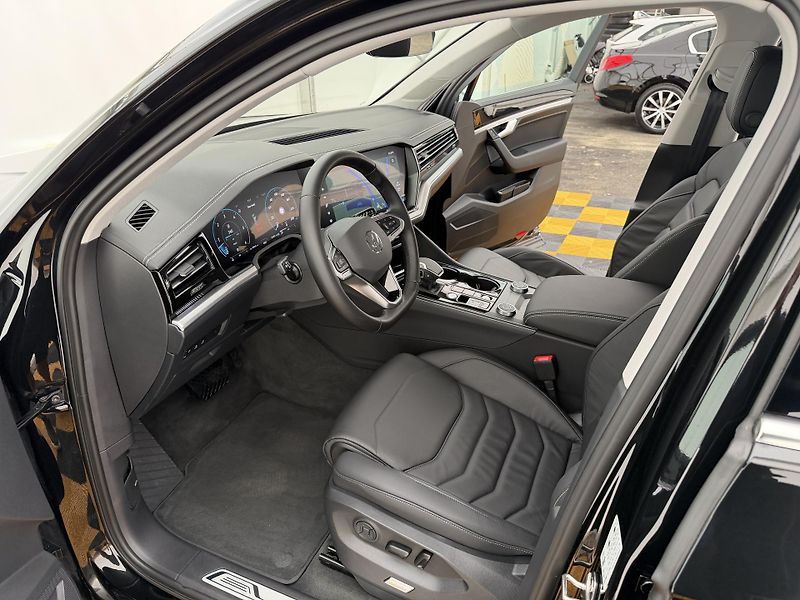 Volkswagen Touareg 3.0Tdi*1-MAJ*DPH*ELEGANCE* - fotka 8 z 49