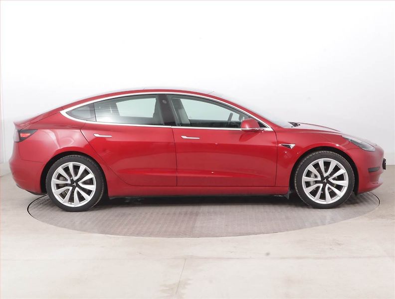 Tesla Model 3 (2020) Std Range Plus 52kWh, SoH 85% - fotka 6 z 23