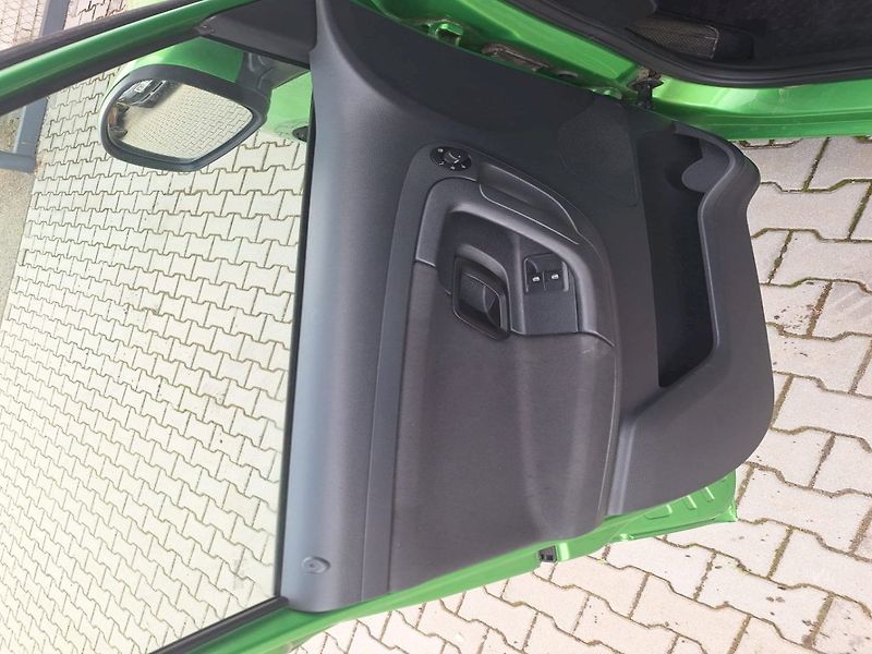 Škoda Fabia (2010) COMBI / 1.2 TSI / 63 kW / AMBI - fotka 19 z 29