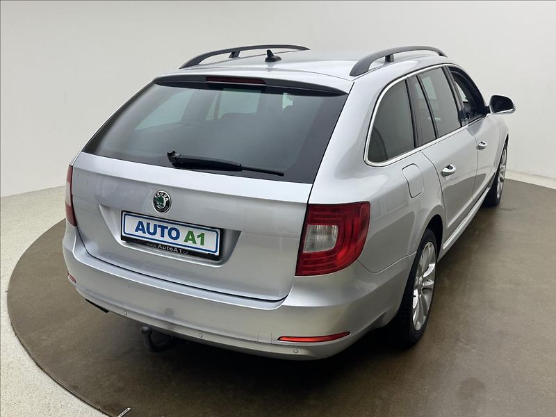 Škoda Superb 2,0 TDi DSG ALU COLUMBUS TAŽNÉ - fotka 4 z 32