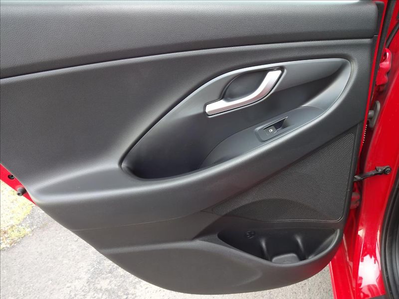 Hyundai i30 1,4 T-GDi 103 kW Fastback - fotka 23 z 55