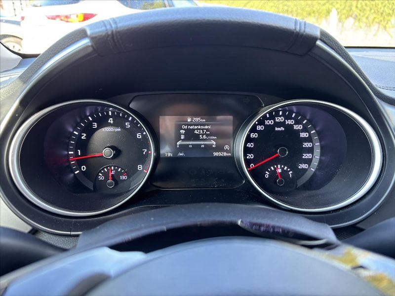 Kia Ceed 1,5 TGDi 118kW TOP ZÁRUKA NAVI - fotka 40 z 40