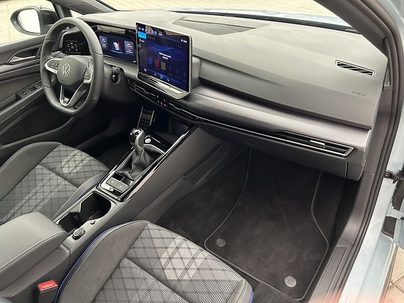 Volkswagen Golf 1.5 TSI R-Line - fotka 28 z 30