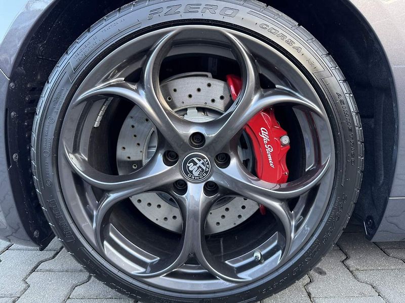 Alfa Romeo Giulia (2025) Quadrifoglio 2.9 V6 BiTurbo 52 - fotka 24 z 24