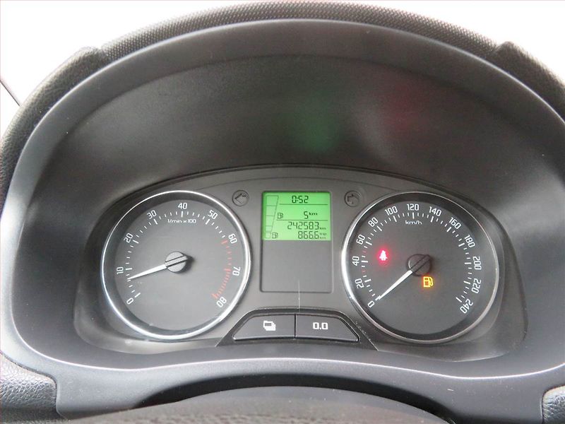Škoda Fabia (2011) Ambiente 1.2 TSI, Serv.kniha - fotka 11 z 15