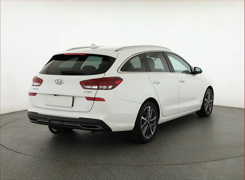 Hyundai i30 (2022) Style 1.5 T-GDI MHEV, Automat - fotka 5 z 17