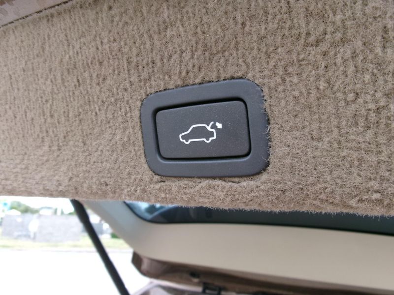 Volvo XC60 (2012) 2,4 D5 SUMMUM 169kW AC NAVI - fotka 15 z 37