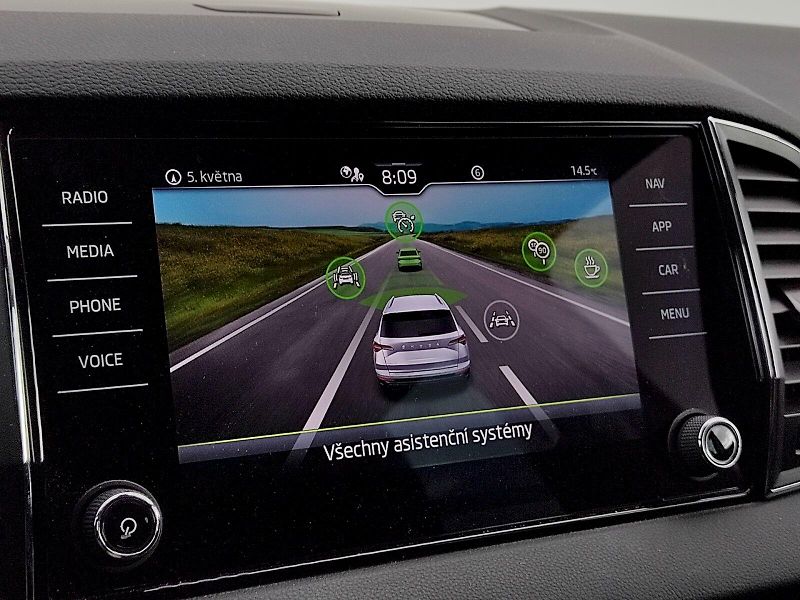 Škoda Karoq (2022) Ambition 1,5 Tsi DSG - fotka 12 z 35