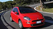 Nejhorší malé auto: I v segmentu B je na úplně posledním místě Fiat, konkrétně model Punto. Ten neprojde technickou ve 12,3 % případů, nejčastěji potom kvůli brzdám, výfuku či tlumičům. Průměrný nájezd: 33 000 kilometrů.