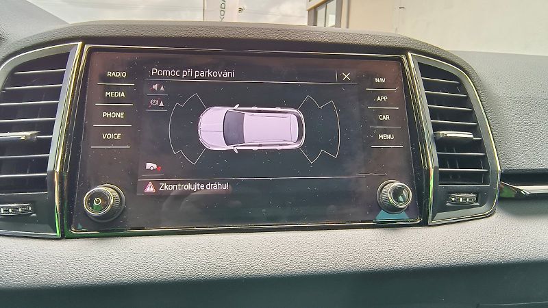 Škoda Karoq (2022) STYLE PLUS TSI 1.0/81KW 6MP - fotka 13 z 32