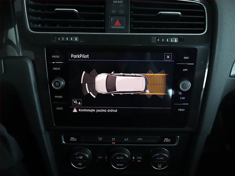 Volkswagen Golf (2017) Comfortline 2.0 TDI, Automat - fotka 23 z 23