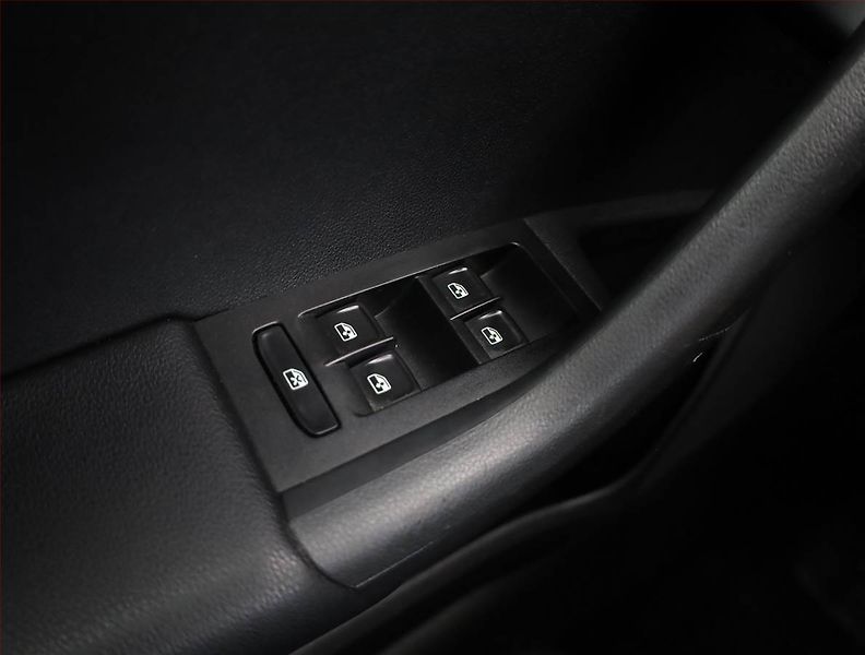 Škoda Octavia (2015) 2.0 TDI 4x4, 4X4, Serv.kniha - fotka 17 z 19