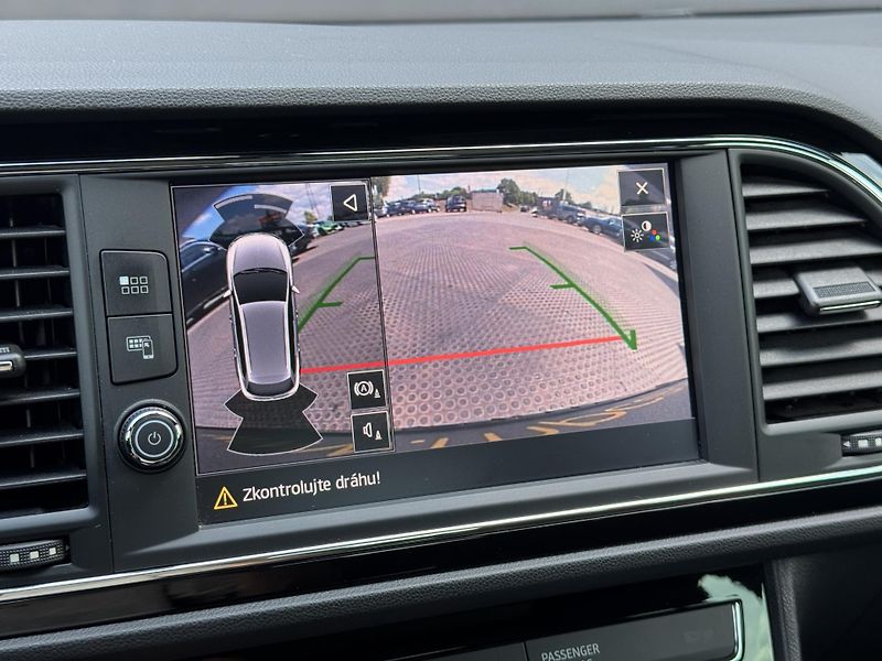 Seat Leon (2018) 1.5TSi MAN FR Virtual PANO RZV - fotka 42 z 52