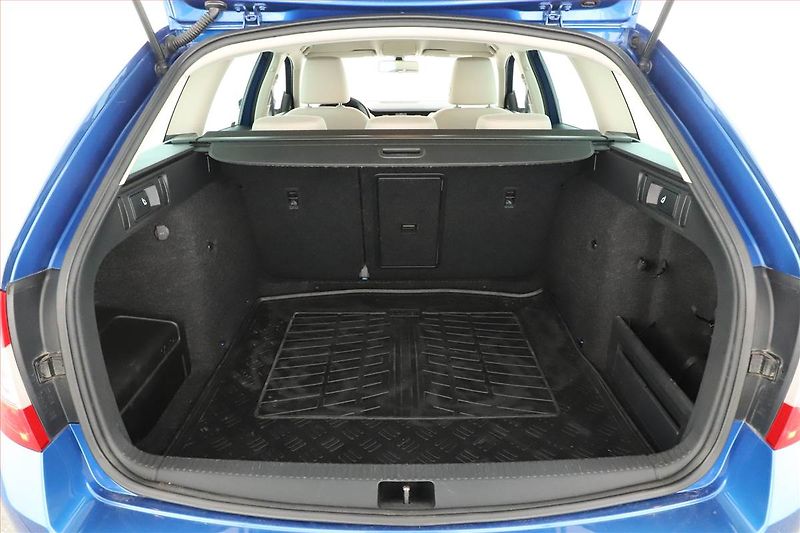 Škoda Octavia (2016) 1.4 TSI, Navi, Bi-Xenony - fotka 18 z 19
