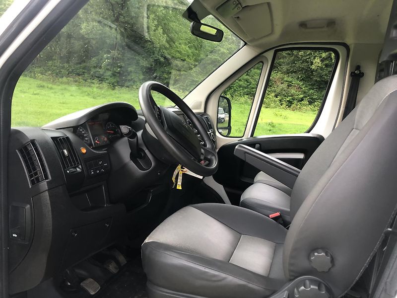 Peugeot Boxer (2021) 2.2HDi sklápěč 3.6m  43000 km  - fotka 9 z 11
