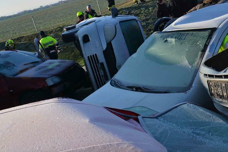 Cvičení, které mělo prověřit všechny složky Integrovaného záchranného systému při hromadné nehodě, se konalo ve středu dopoledne na nově postavené D1 u Přerova.