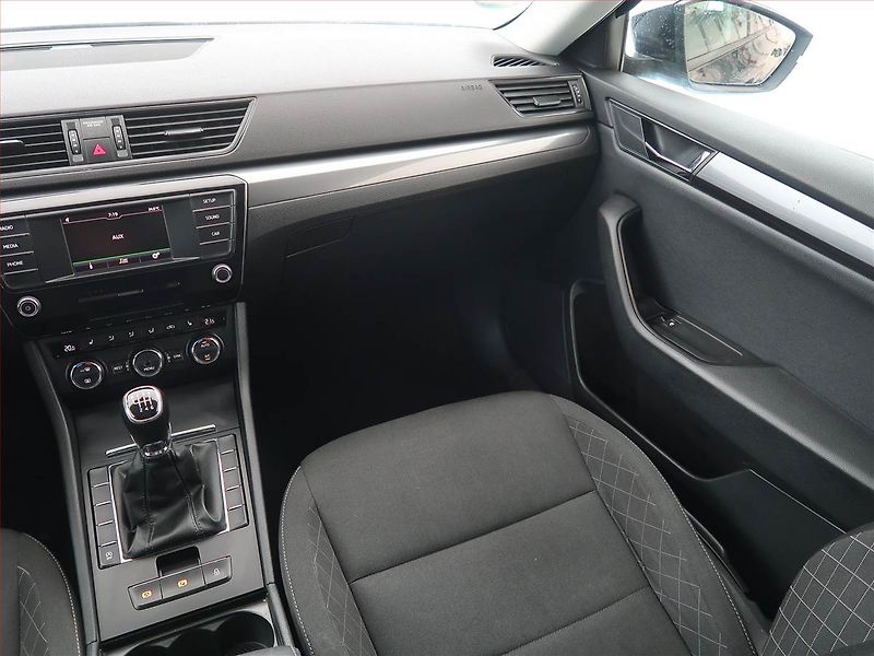 Škoda Superb (2017) 1.4 TSI, Tempomat - fotka 8 z 19