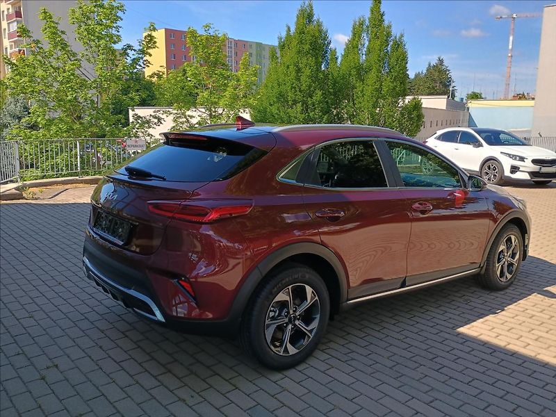 Kia XCeed (2026) 1,6 T-GDi GPF 7DCT EXCLUSIVE 1 - fotka 2 z 7